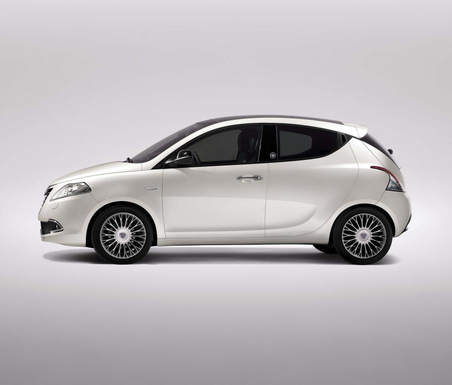  Lancia Ypsilon Ecochic 2011 года  (фото 1 из 2)
